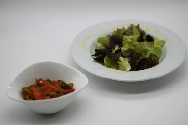 Schüssel Mit Paprika Und Salat — Stockfoto