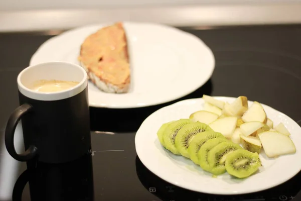 Lezzetli Sağlıklı Kahvaltı Dilimlenmiş Meyve — Stok fotoğraf
