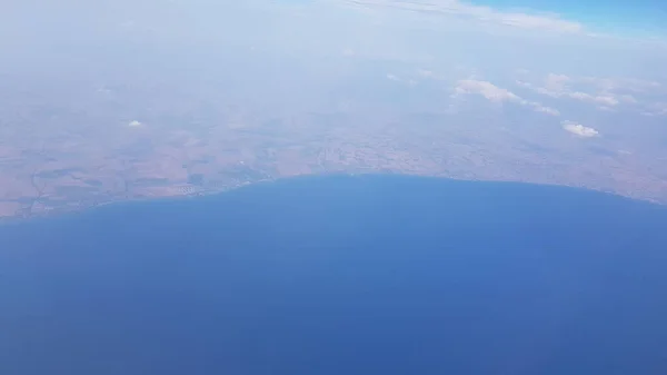 빌바오에서 이스탄불로 날아가는 비행기에서 — 스톡 사진