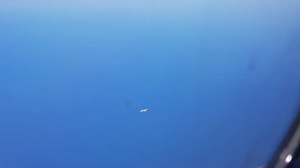 Krajobraz Lotniczy Samolotu Lecącego Nad Wybrzeżem Widziany Innego Samolotu Lecącego — Zdjęcie stockowe