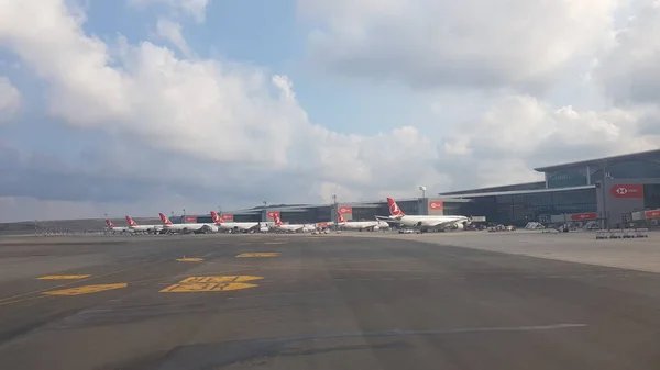 トルコ イスタンブール2019年6月28日 イスタンブール空港の飛行機 — ストック写真
