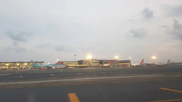 Istanbul Türkei Juni 2019 Flughafen Istanbul Der Abenddämmerung — Stockfoto