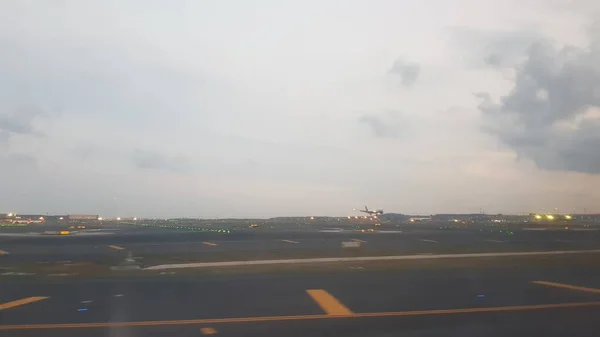 2019年6月28日 土耳其伊斯坦布尔 黄昏时的伊斯坦布尔机场 — 图库照片