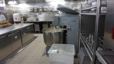 Juneau, Alaska, ABD, 28 Mayıs 2019: Alaska 'da bir yolcu gemisinde muhteşem endüstriyel mutfaklar