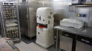 Juneau, Alaska, ABD, 28 Mayıs 2019: Alaska 'da bir yolcu gemisinde muhteşem endüstriyel mutfaklar