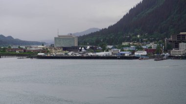 Juneau, Alaska, ABD, 28 Mayıs 2019: Juneau limanının manzarası bir yolcu gemisinden