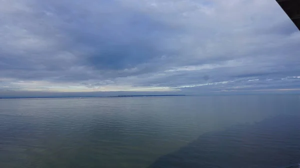 Alaska Denizi Nde Gün Doğumu Bir Yolcu Gemisinden Görülüyor — Stok fotoğraf