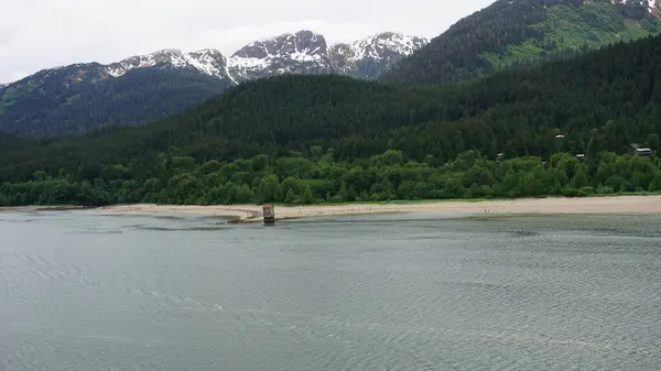 Bergslandskap Med Snöiga Toppar Alaska Usa — Stockfoto