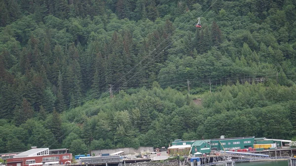 Mayo 2019 Juneau Alaska Samochód Tramwajowy Red Mount Roberts Jadący — Zdjęcie stockowe