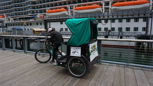2019年5月27日 阿拉斯加州朱诺 美国阿拉斯加州朱诺港的三轮车旅游商贩 — 图库照片