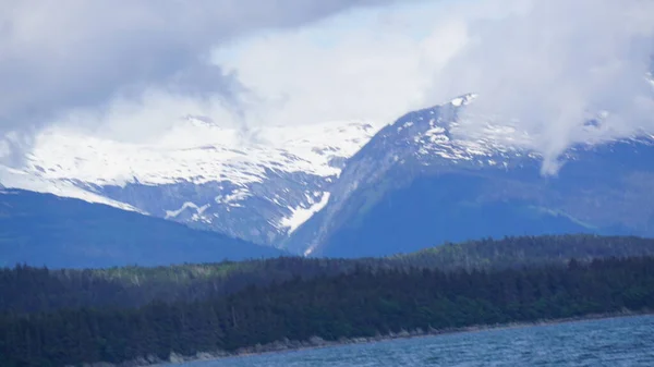 Βουνά Και Θαλάσσιο Τοπίο Ένα Φιόρδ Αλάσκα — Φωτογραφία Αρχείου