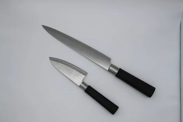 白色背景的专业厨房刀具 — 图库照片