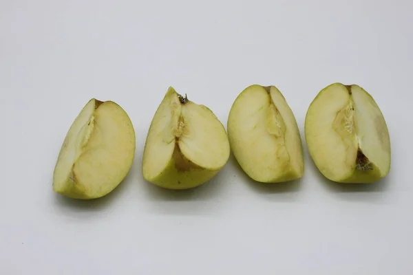 Яблуко Нарізане Чверті Білому Тлі — стокове фото