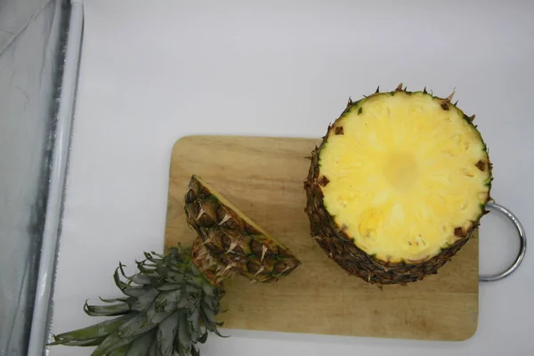 Fruta Piña Rodajas Sobre Tabla Cortar Madera — Foto de Stock