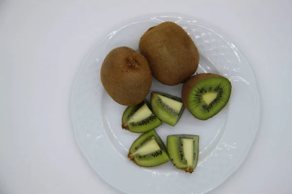 Buah Kiwi Diiris Terisolasi Latar Belakang Putih — Stok Foto