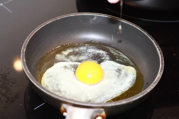 Жареное Яйцо Кастрюле — стоковое фото