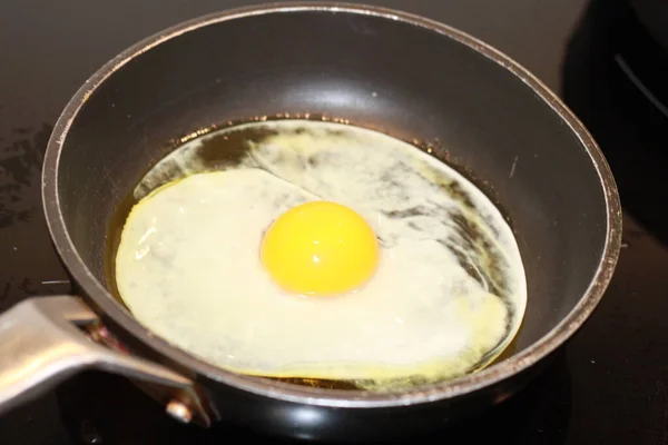 Смажене Яйце Сковороді — стокове фото