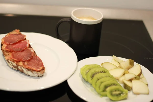 Desayuno Saludable Con Fruta Fresca Tostadas Con Tomate Ibericos Café — Foto de Stock
