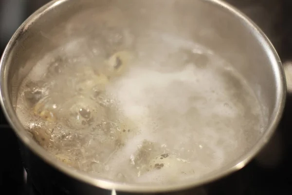 Cuire Les Œufs Caille Dans Une Casserole — Photo