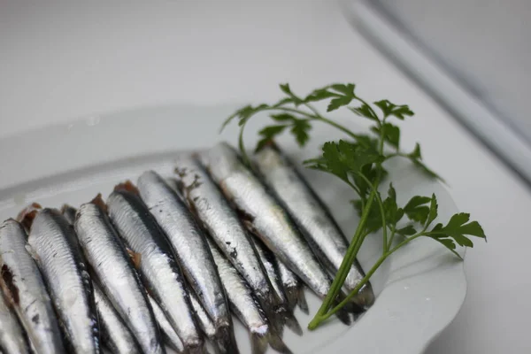 Anchovas Limpas Frescas Decoradas Com Salsa Verde Fresca — Fotografia de Stock