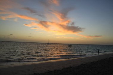 Karayiplerdeki Punta Cana plajında gün doğumu
