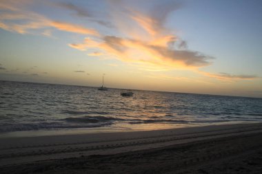 Karayiplerdeki Punta Cana plajında gün doğumu