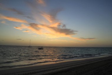 Karayiplerdeki Punta Cana plajında gün doğumu