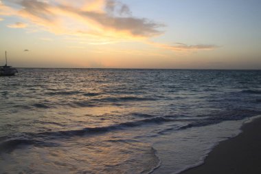 Karayiplerdeki Punta Cana plajında gün doğumu