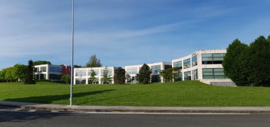 Donostia - San Sebastian, Bask Ülkesi, İspanya, Mayıs, 3, 2020: Donostia San Sebastian 'daki Miramon Park' taki bahçeler