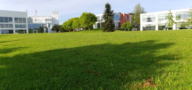 Donostia - San Sebastian, Bask Ülkesi, İspanya, Mayıs, 3, 2020: Donostia San Sebastian 'daki Miramon Park' taki bahçeler