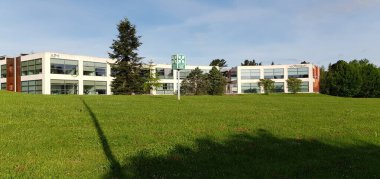 Donostia - San Sebastian, Bask Ülkesi, İspanya, Mayıs, 3, 2020: Donostia San Sebastian 'daki Miramon Park' taki bahçeler