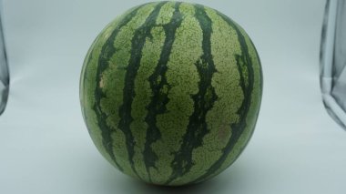 Beyaz arkaplanda karpuz