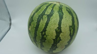 Beyaz arkaplanda karpuz