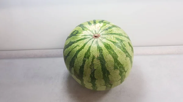 Grüne Und Gelbe Runde Wassermelone — Stockfoto