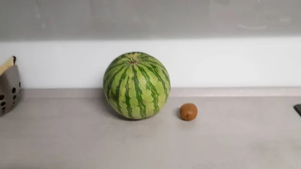 Vattenmelon Och Kiwifrukter — Stockfoto