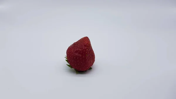 Fresas Rojas Maduras Sobre Fondo Blanco —  Fotos de Stock