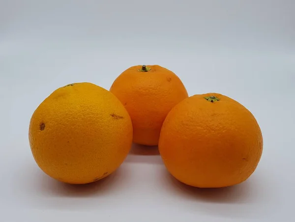 Naranjas Sobre Fondo Blanco —  Fotos de Stock