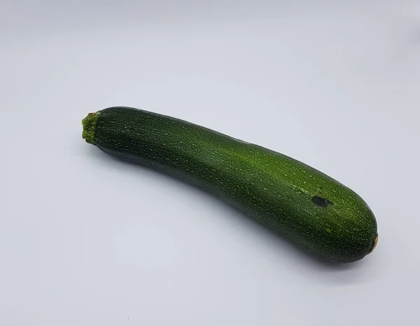 Grüne Zucchini Auf Weißem Hintergrund — Stockfoto