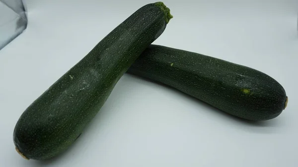 Grön Zucchini Vit Bakgrund — Stockfoto