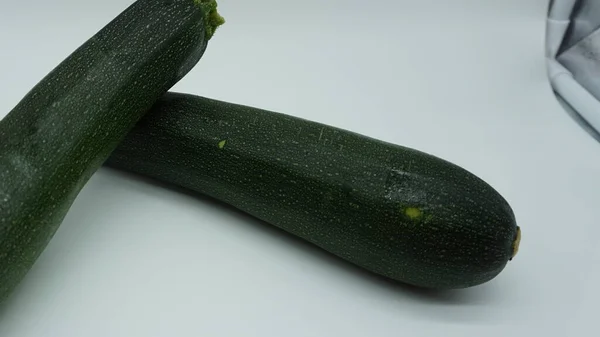 Grön Zucchini Vit Bakgrund — Stockfoto