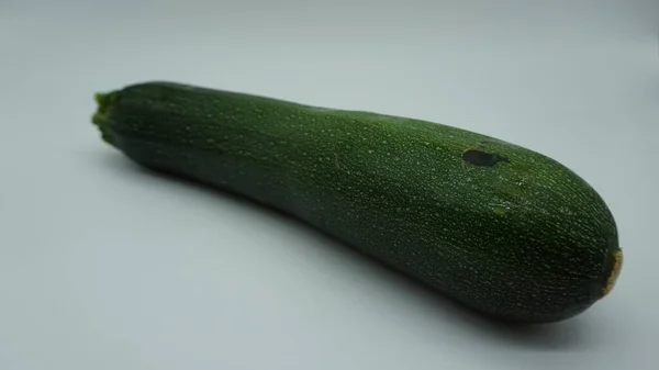 Groene Courgette Witte Achtergrond — Stockfoto