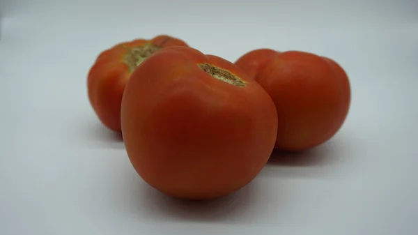 Röda Tomater Vit Bakgrund — Stockfoto