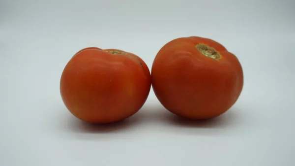 Tomates Vermelhos Sobre Fundo Branco — Fotografia de Stock