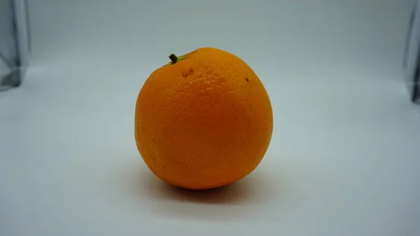 Naranjas Aisladas Sobre Fondo Blanco —  Fotos de Stock