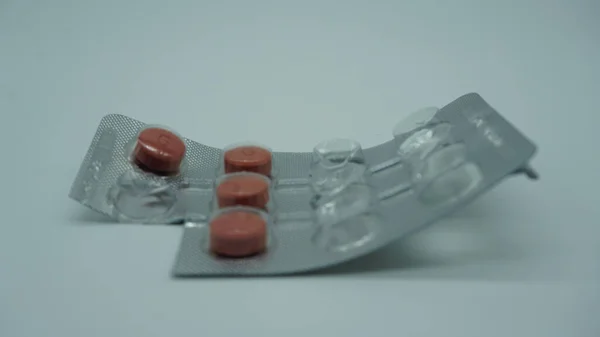 Pillen Zur Malariabehandlung Isoliert Auf Weißem Hintergrund — Stockfoto