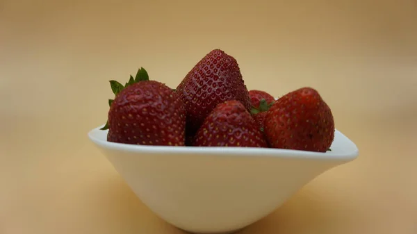 Ripe Strawberries Isolated Orange Background — Stock Photo, Image