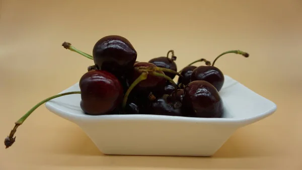 Ripe Cherries Orange Background — Stock Photo, Image