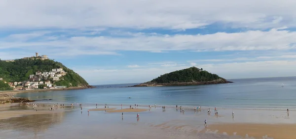 Spaziergänger Strand Concha Donostia San Sebastian — Stockfoto