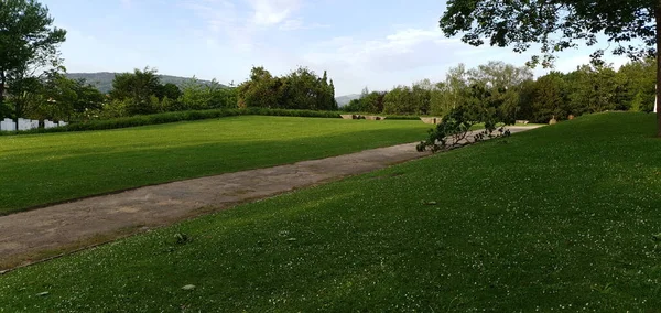 Césped Verde Bien Cuidado Los Jardines Donostia San Sebastián País —  Fotos de Stock