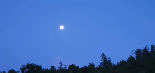 多诺西塔圣塞巴斯蒂安美丽的满月 — 图库照片